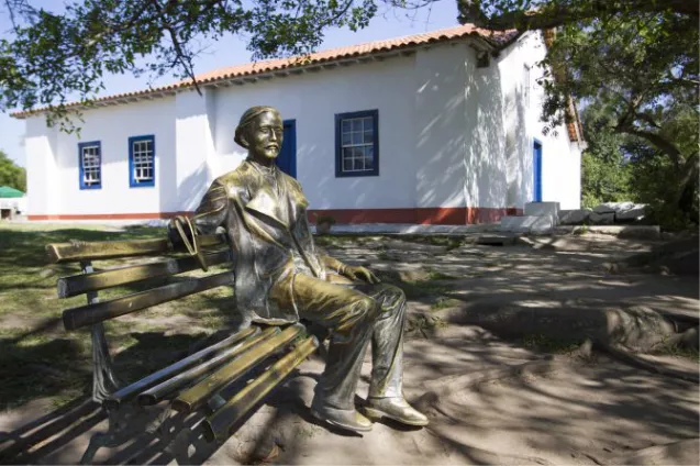 Estátua do poeta em Casimiro de Abreu